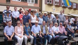 Unsere Gruppe auf der Tribüne während des Umzugs